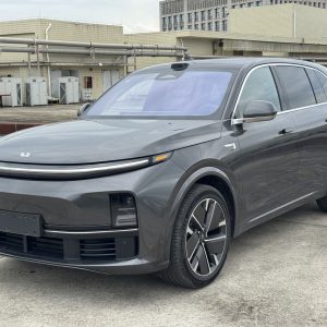 2025 Li Auto L7 Max: Gray metallic paint exterior, black and orange two-tone interior.